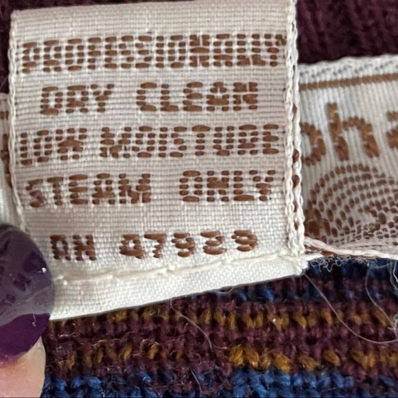 VINTAGE TRICOTS ST. RAPHAEL 100% WOOL MAROON CREW NECK PULLOVER SWEATER WOMENS - Picture 3 of 6